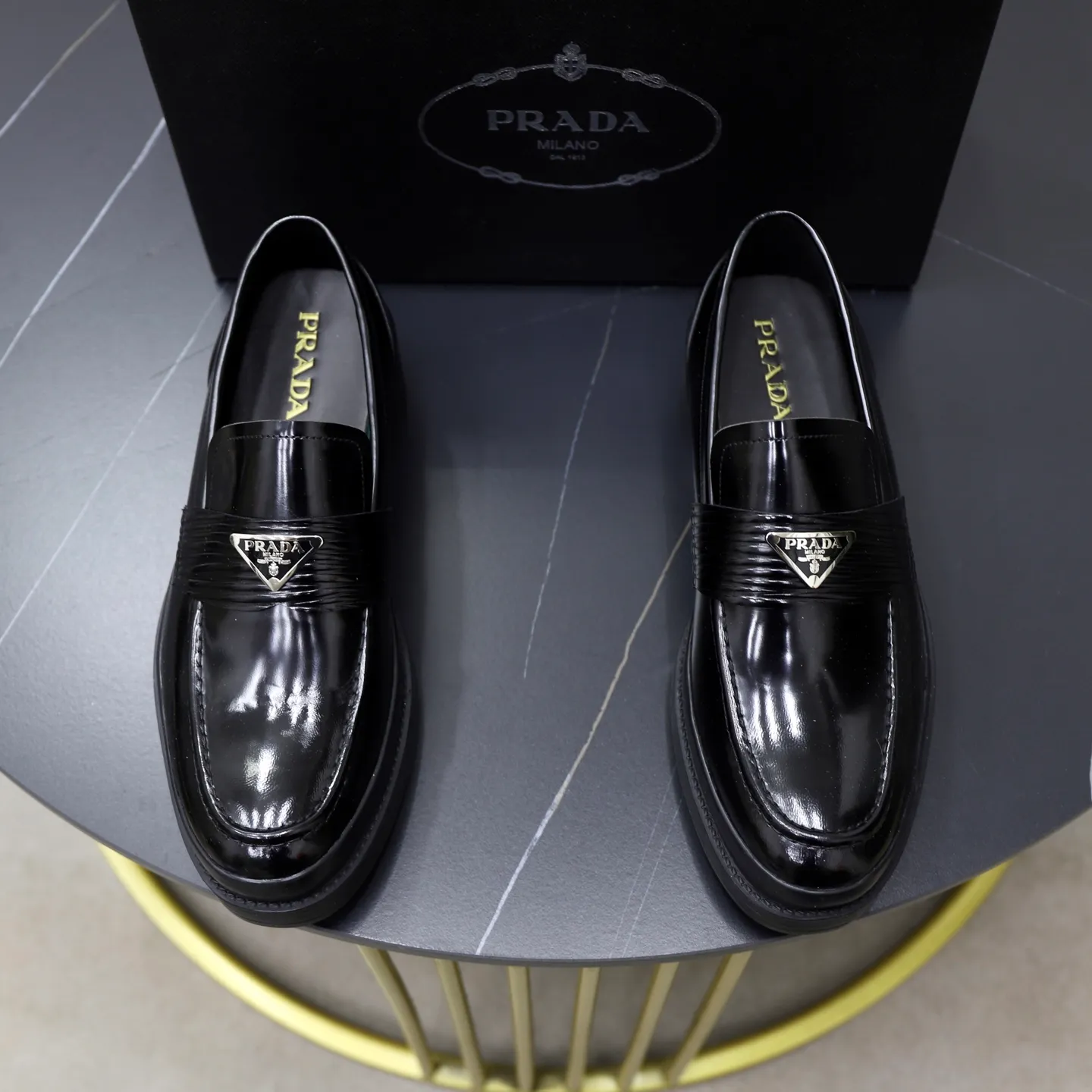 Men's shoes: 540💰🙅‍♂️🙅‍♂️🙅‍♂️ Brand: PRADA Standard code: Men's code 38-44 (45 can be customized) Grade: Same style as the official website Original order quality Material: Original cowhide surface Comfortable sheepskin lining Original outsole Style category: Men's fashionable casual leather shoes Distinguished big-name luxury elements Top luxury Color: actual picture color